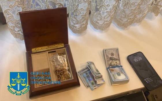 Посадовці ДМС вимагали гроші