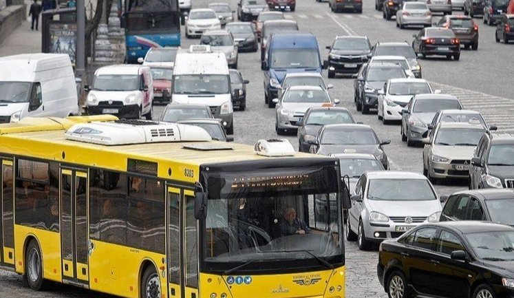 Киев изменил движение трамваев и троллейбусов из-за отключения электроэнергии