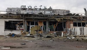 РФ кількома десятками дронів знищила будівлю вокзалу у Шостці. ФОТО