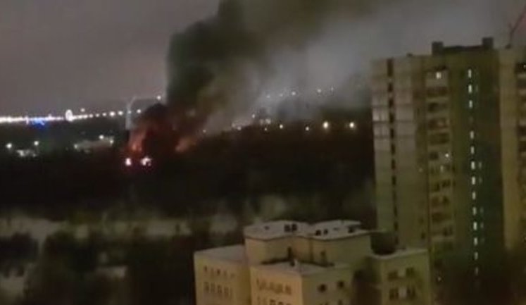 "Sexton горит. П#зда ему", - на западе Москвы сгорел клуб любителя Путина и "русского мира" байкера Хирурга. ВИДЕО