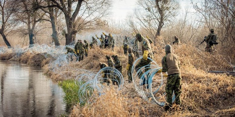 Естонські солдати прибули на кордон Польщі та Білорусі для допомоги польським прикордонникам 02 Естонські солдати прибули на кордон Польщі та Білорусі для допомоги польським прикордонникам 02