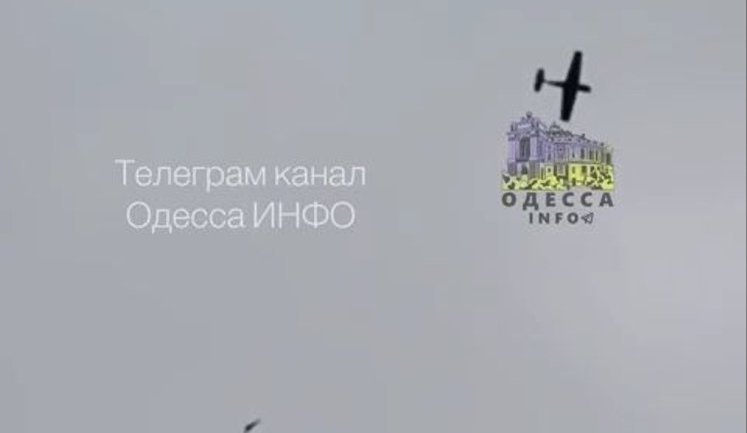 Стрілець із літака Як-52 Повітряних Сил України збив російський "шахед" над Одесою. ВIДЕО