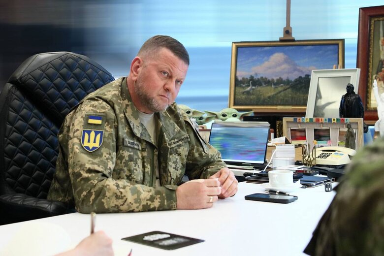 Залужный обсудил контрнаступление ВСУ с начальником армии Словакии Змеко 02