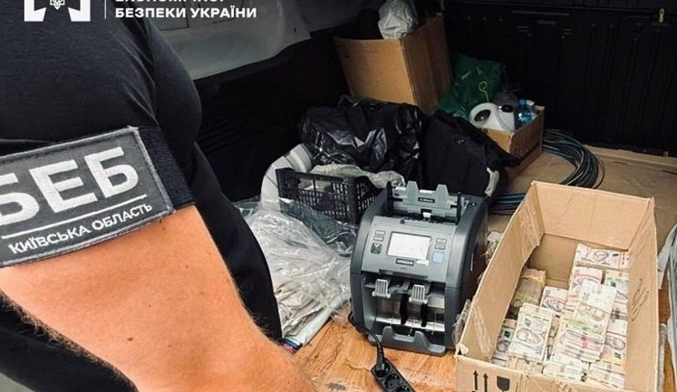 БЕБ викрило конвертаційний центр, через який аграрний бізнес ухилявся від сплати податків. ФОТО