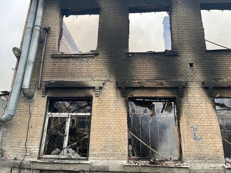 Росіяни знищили фосфорними боєприпасами ще один навчальний заклад на Донеччині 04