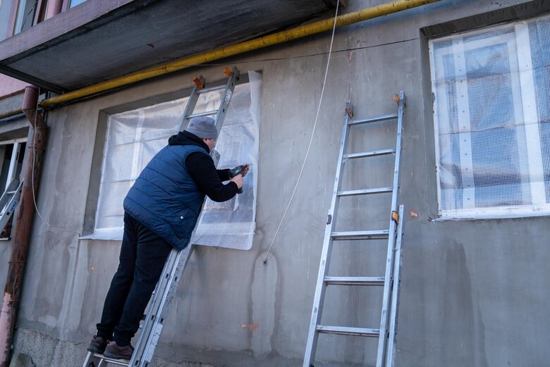 У Кропивницькому відновлюють пошкоджені після атаки 20 березня будинки
