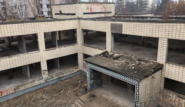 У Києві витратять 160 мільйонів на ремонт занедбаного дитсадка з мініфутболом і "ніндзя парком"