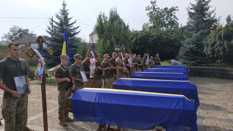 На Полтавщині прощаються із загиблими на Донеччині екіпажами Мі-8 02