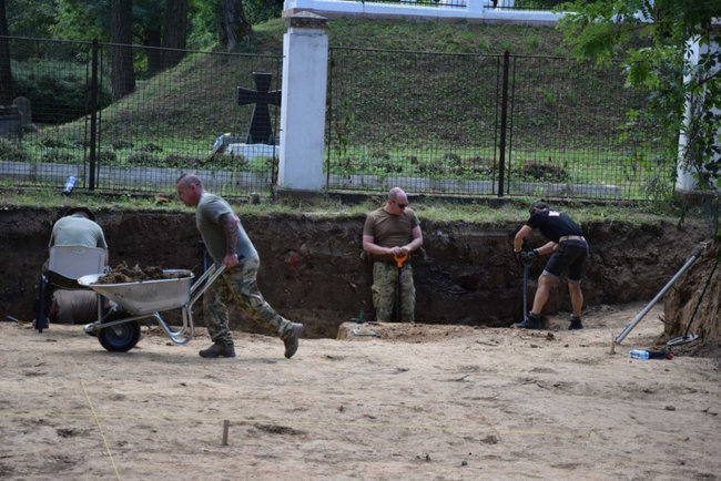 Влада Перемишля в односторонньому порядку проводить пошукові земляні роботи біля Українського військового цвинтаря, - УІНП 02
