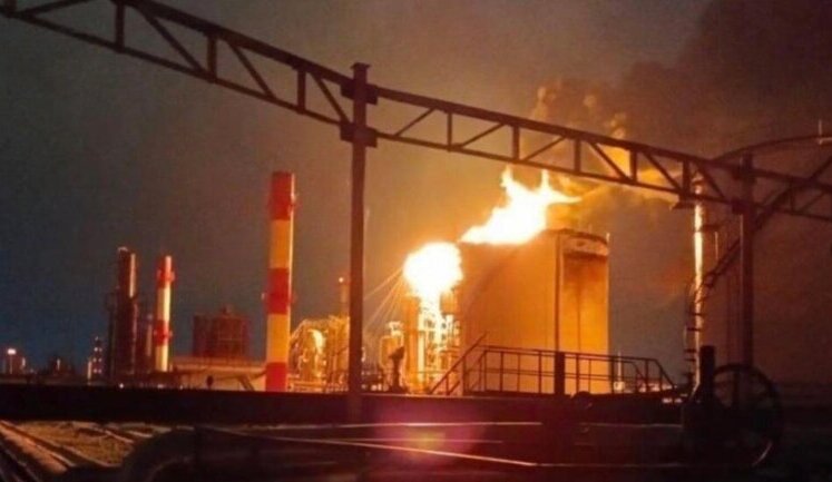 Russians claim drone attack on Ryazan refinery, explosions heard. VIDEO