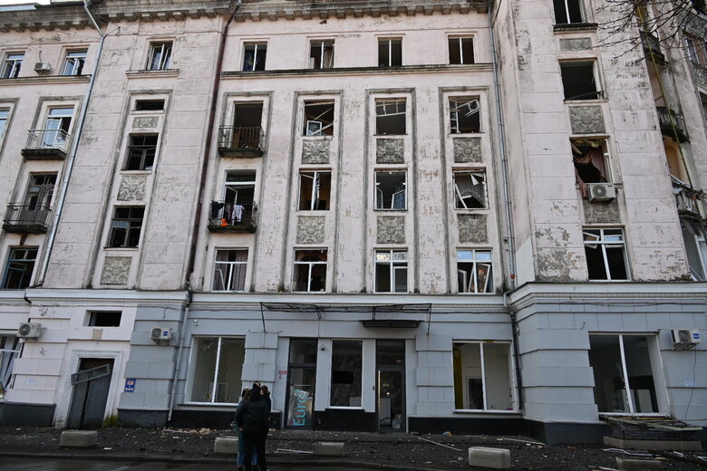 Наслідки обстрілу Шевченківського району Києва