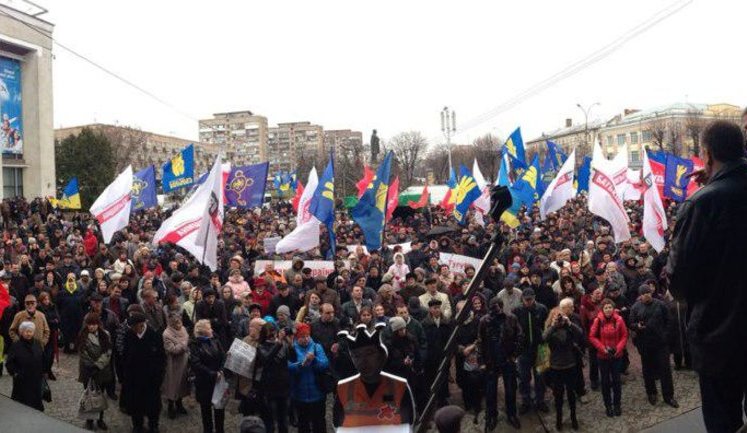 Революция в Черкассах: тысячи людей, кровь и отлет "губернатора". ФОТОрепортаж+ВИДЕО