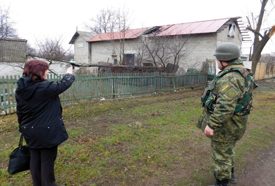 Терористи обстріляли Марїнку: 3 будинки пошкоджені 02 Терористи обстріляли Марїнку: 3 будинки пошкоджені 02