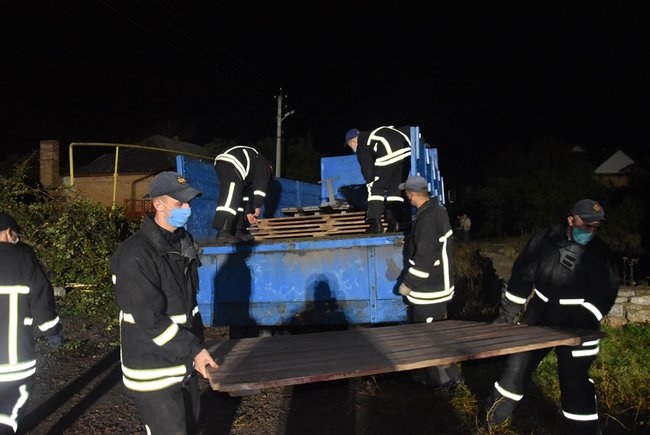 Вследствие непогоды обесточены 43 населенных пункта в трех областях Украины, - ГСЧС 01