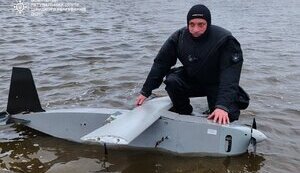 Водолази вилучили залишки БпЛА з Київського водосховища, - ДСНС. ФОТО