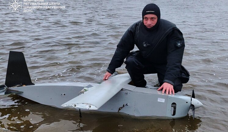 Водолази вилучили залишки БпЛА з Київського водосховища, - ДСНС. ФОТО