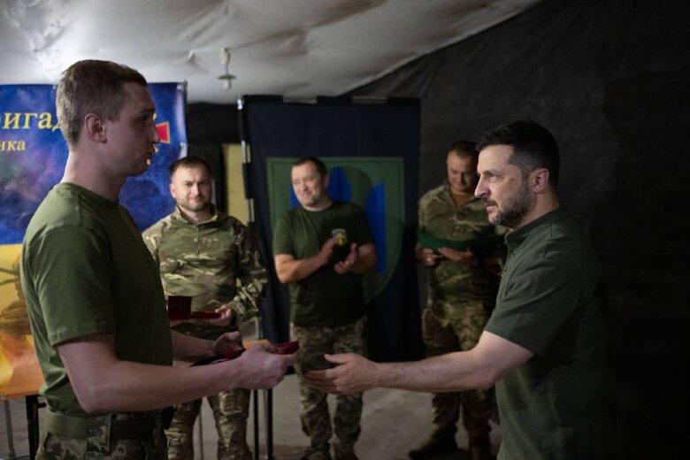 військові