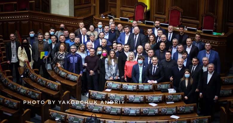 І пішли вони тихо в ліс: чому березень може стати кінцем для монобільшості 05