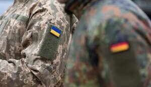 ЕС обсуждает вопрос отправки военных советников в Украину, - пресс-секретарь Еврокомиссии Гиппер