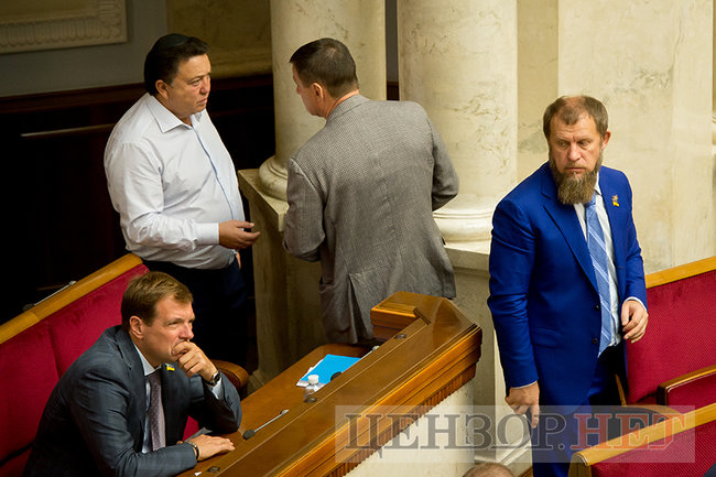 Геращенко і Разумков вивчають Регламент, посилання Герусу від Семенченка і Корявченков, що перевіряє, чому не голосують колеги, - робочий день у Раді 10 вересня 03