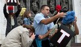 В Москве охранники Храма Христа Спасителя били журналистов и участников акции в защиту Pussy Riot. ФОТОрепортаж+ВИДЕО