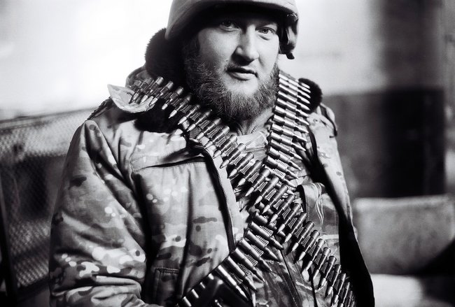 Кулеметник Максим Кривцов: Я прокинувся від крику. Палач вдивлявся в небо, наче капітан корабля, який щойно помітив довгоочікувану землю, і кричав, радісний-радісний: Далі, наші Градами #башать! 04