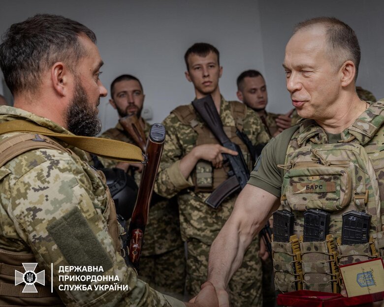 Сирський нагородив прикордонників