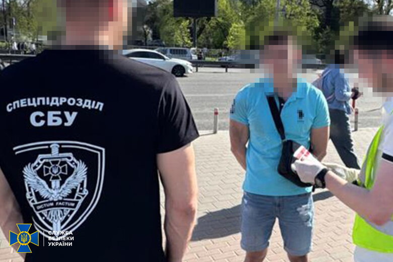 В Киеве инспектор КГГА требовал $15 тысяч взятки