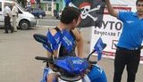 Дети в партийных жилетах и с флажками агитируют за Партию регионов в Ирпене. ФОТОрепортаж