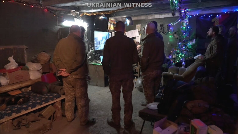 Christmas tree in a dugout, shots, salads and wishes to occupants: New Year’s Eve on frontline 01