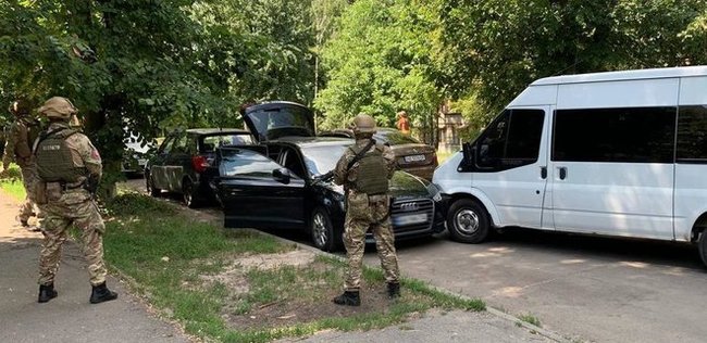 Допит веде команда Сенсея: подробиці спецоперації із затримання банди, яка вимагала від своїх жертв зізнань у корупції 06