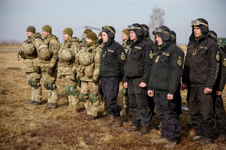 Зеленский проверил ход военных учений в Ривненской области 13