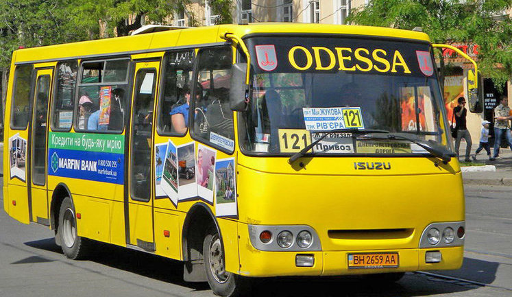 Одессит рассек беременной женщине губу, чтобы не уступать ей место в маршрутке, - полиция