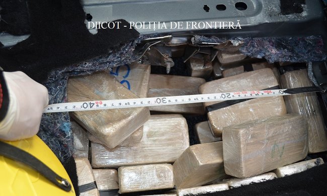 Двое граждан Нидерландов провезли через границу Украины в Румынию 84,3 кг героина 05 Двое граждан Нидерландов провезли через границу Украины в Румынию 84,3 кг героина 05
