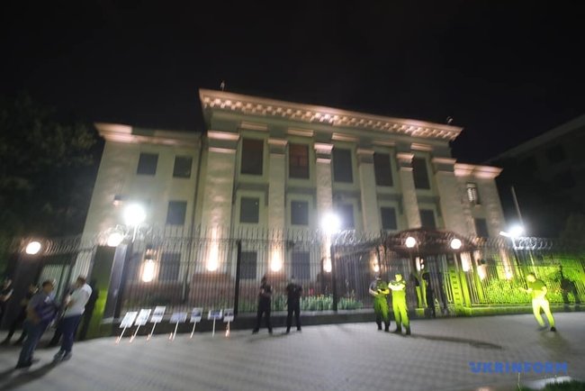 День бесславия России: в годовщину трагедии в Беслане под посольством РФ провели акцию 07