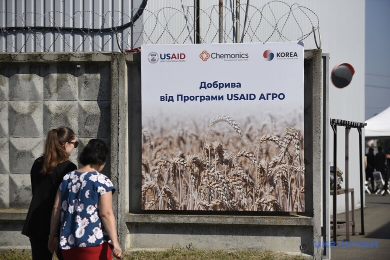 USAID відправило агропідприємствам з України 12 тисяч тонн добрив на осінню посівну 07 USAID відправило агропідприємствам з України 12 тисяч тонн добрив на осінню посівну 07