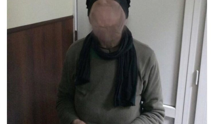 Поліцейські затримали 60-річну жінку, яка протягом 3-х тижнів "мінувала" Київську ГЕС. ФОТО