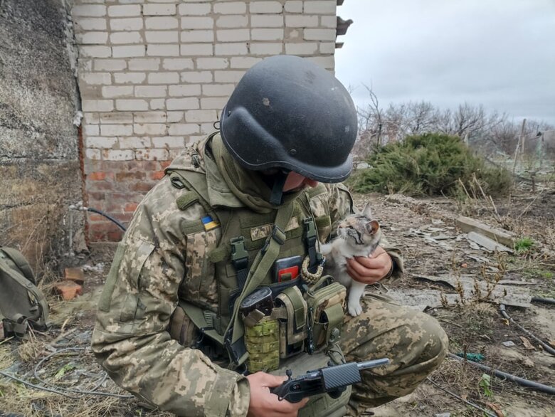 Оборонець Бахмуту Олександр Солонько: Були дні, коли не минало і двох хвилин, щоб щось не вибухало 06