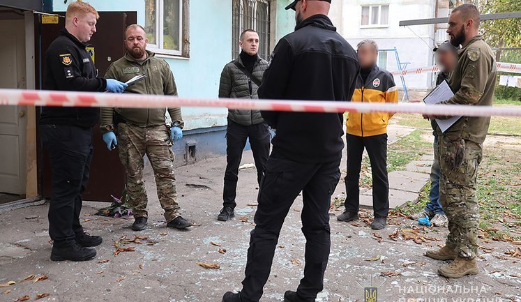 Висмикнув чеку та передав гранату своїй знайомій: у Запоріжжі чоловік убив жінку через суперечку, - Нацполіція. ФОТОрепортаж