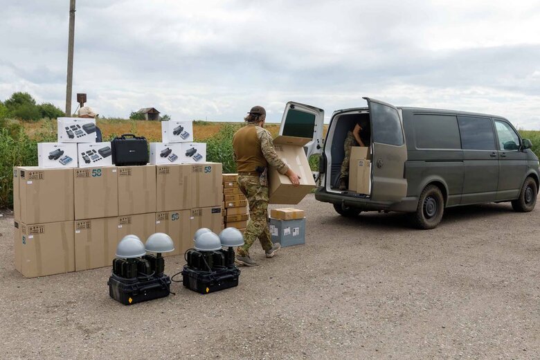 Нову партію FPV-дронів та техніки доставили військовим, які воюють на Донеччині