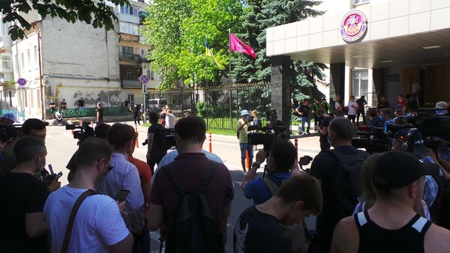 Активисты пришли под главк СБУ поддержать Стерненко: Будет жарко, будет гореть. Очень ху#во будет, если Сергея закроют 08