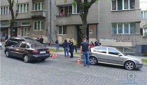 Во Львове участник ДТП ударил ножом патрульную, - Нацполиция