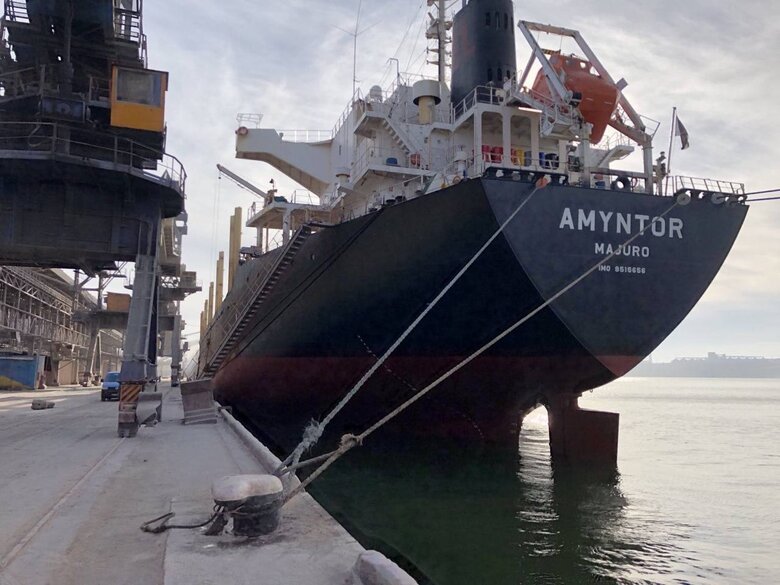 During week, 18 ships with 664,000 tons of food left ports of Odesa 01