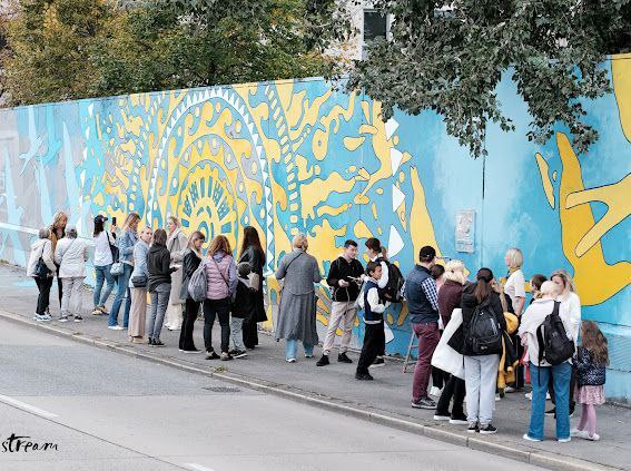 У Відні з’явився мурал Українське сонце 05