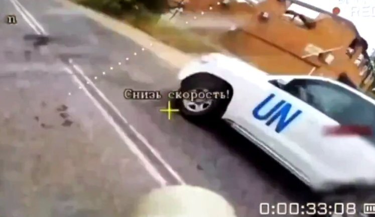 Росіяни оприлюднили відео навмисних ударів по автівках ООН у Херсоні. ВIДЕО