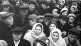 Жители Донбасса нанимаются в очереди на работу к фашистским оккупантам. Архивные ФОТО