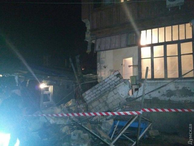 Стіна житлового будинку обвалилася в Одесі 03