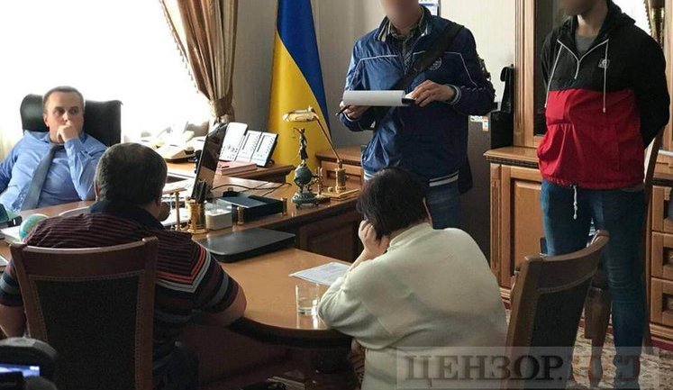 Холодницький сам запросив голову Кіровського суду і сказав, що потрібно $ 300 тисяч, - адвокат