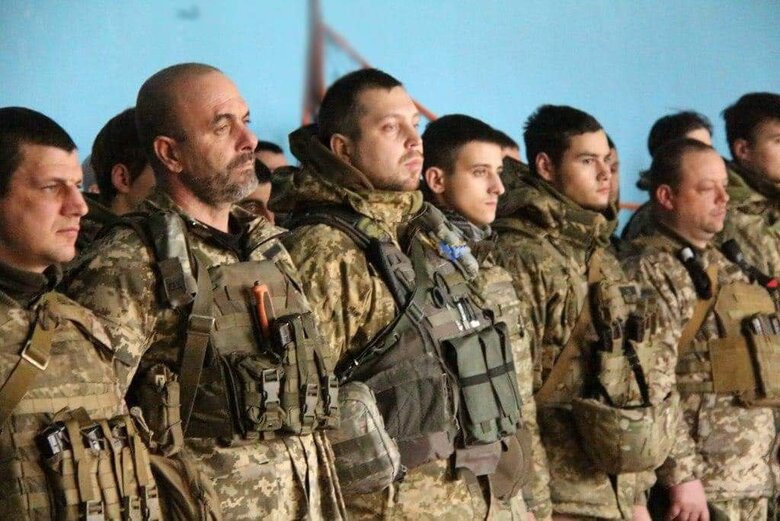 Піхотинців, які обороняють Бахмут, відзначили нагородами 06