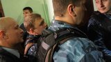 При "ошибочном" обыске афганцев майор налоговой милиции Сергей Олиенчук избил секретаршу. ФОТОрепортаж